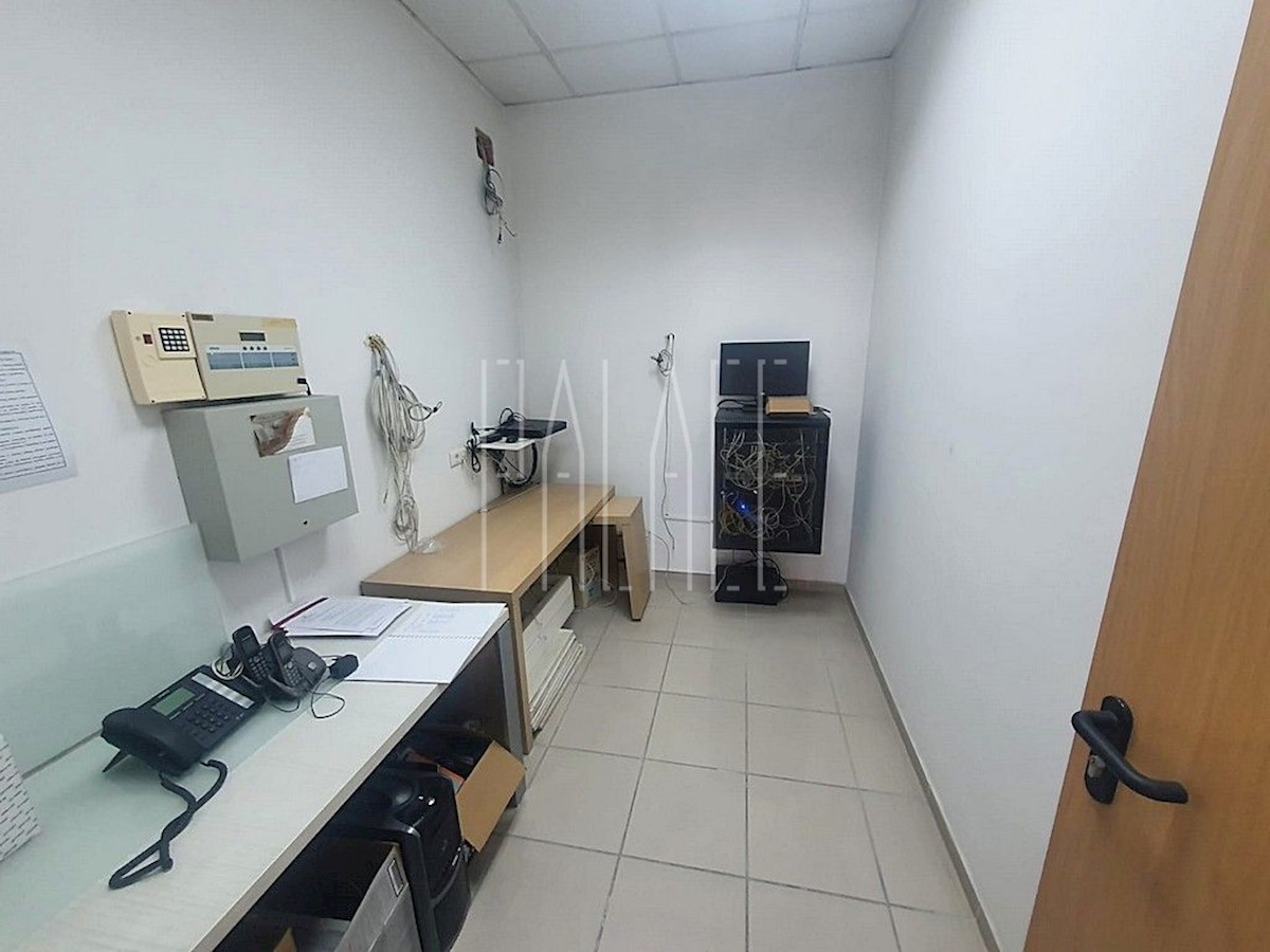 Business premises For rent - OSJEČKO-BARANJSKA  OSIJEK 