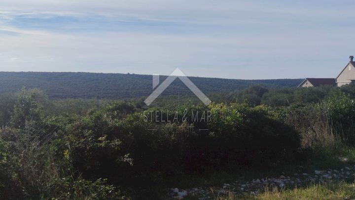 Zemljište na prodaju 1490 m² – Debeljak