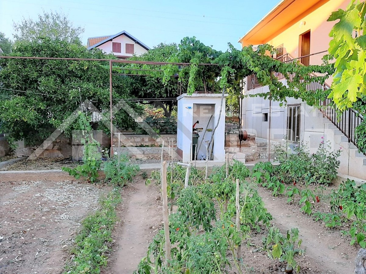 Casa In vendita - ŠIBENSKO-KNINSKA  ROGOZNICA 