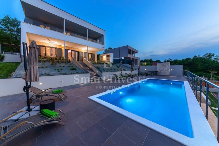 Dům na prodej 315 m² – Rabac