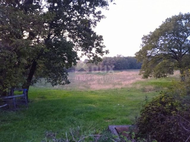 Zemljište na prodaju 6852 m² – Kanfanar
