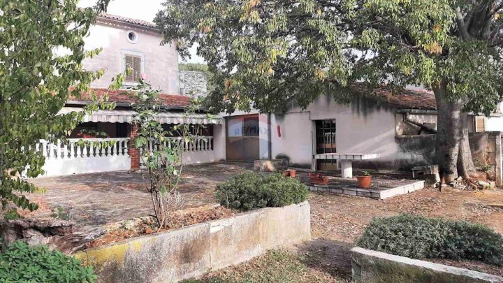 Haus zu verkaufen 213 m² – Marasi