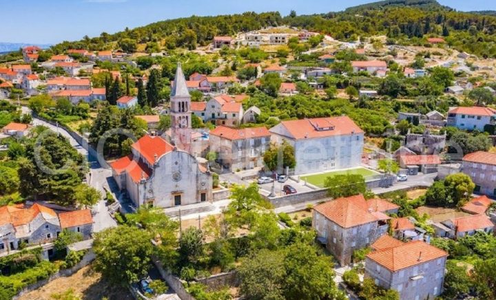 Terreno in vendita 3300 m² – Nerežišća