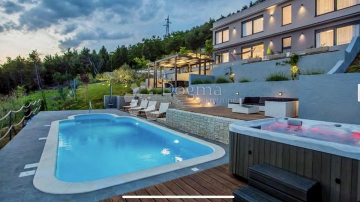 Casa in vendita 240 m² – Kaštel Stari