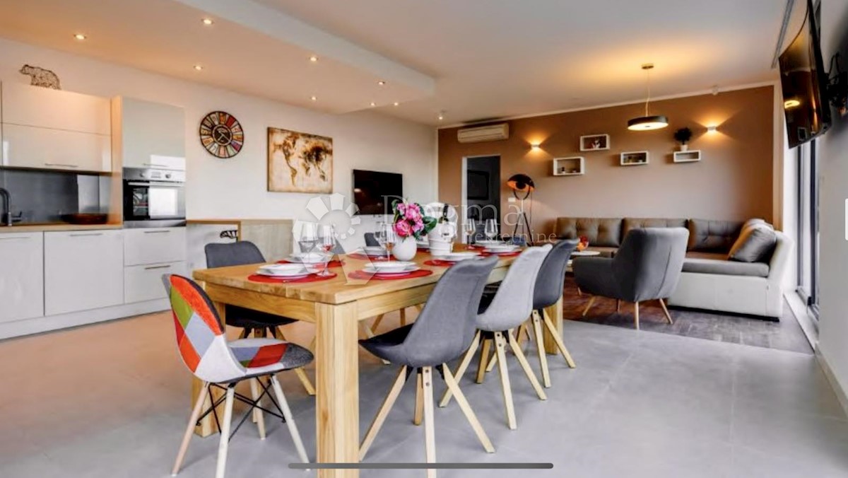 Haus Zu verkaufen - SPLITSKO-DALMATINSKA  KAŠTELA 