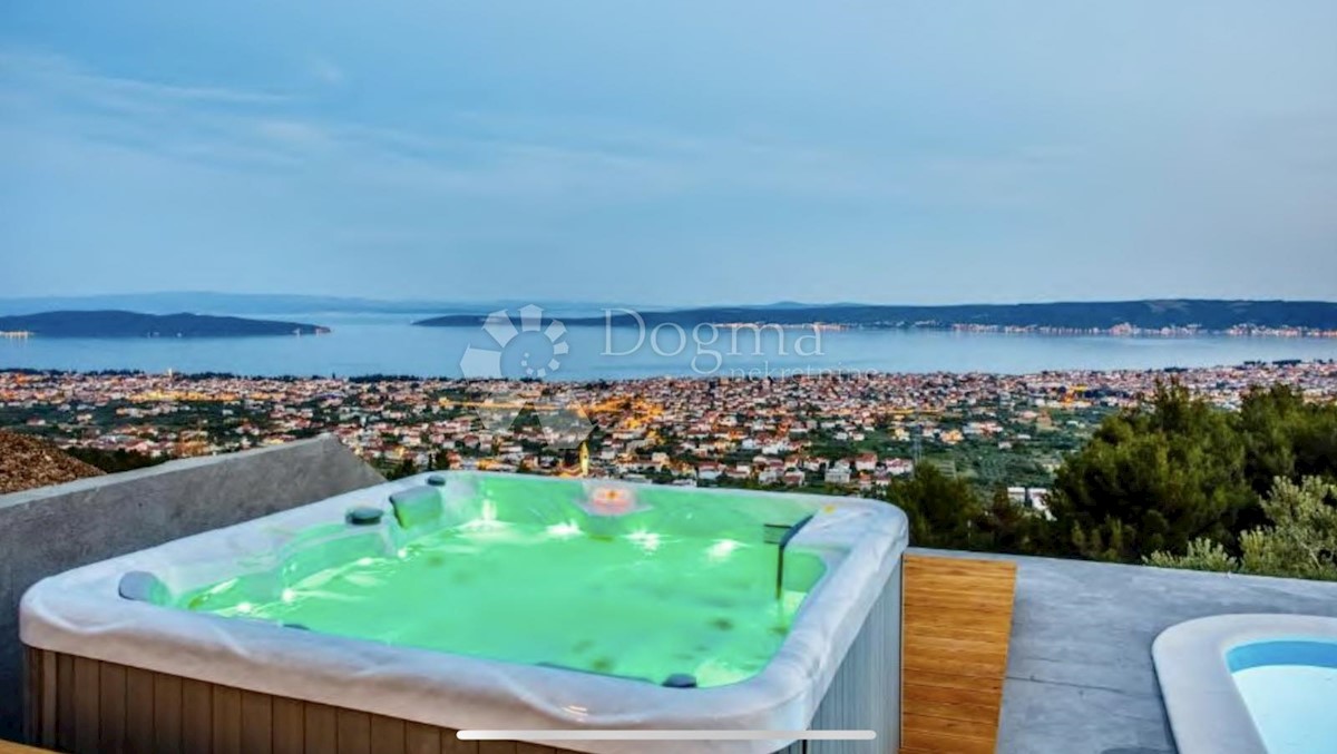 Haus Zu verkaufen - SPLITSKO-DALMATINSKA  KAŠTELA 