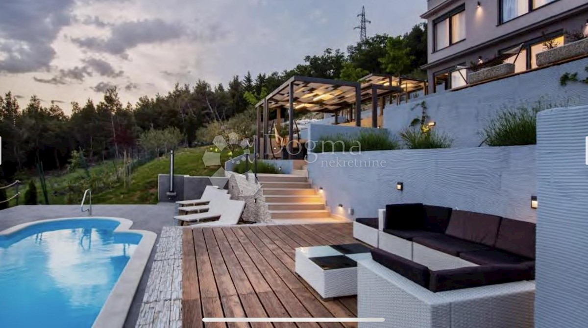 Haus Zu verkaufen - SPLITSKO-DALMATINSKA  KAŠTELA 