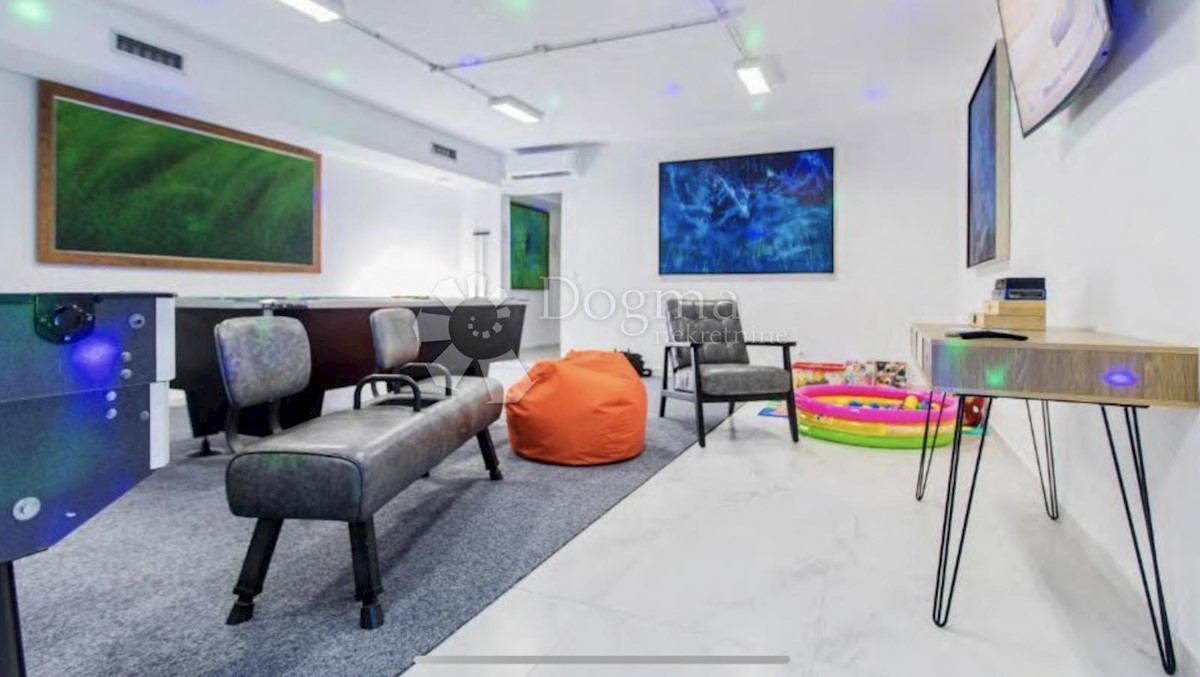 Haus Zu verkaufen - SPLITSKO-DALMATINSKA  KAŠTELA 
