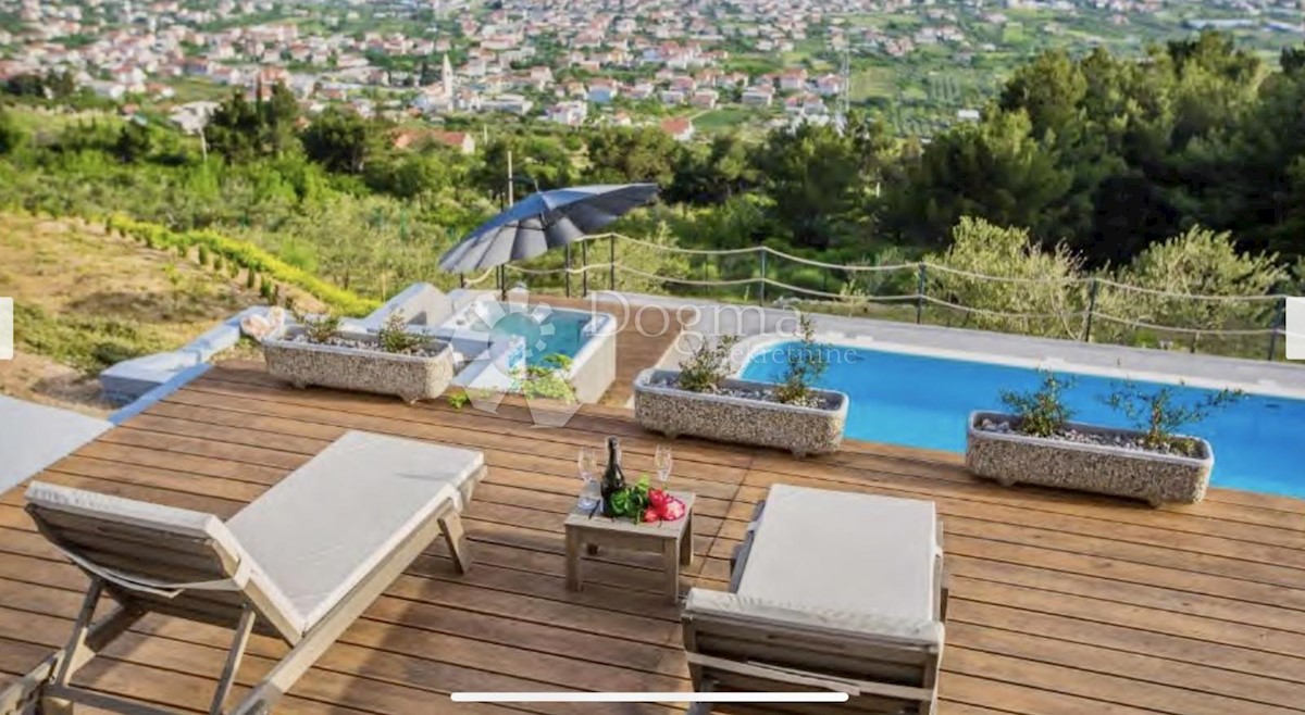 Haus Zu verkaufen - SPLITSKO-DALMATINSKA  KAŠTELA 