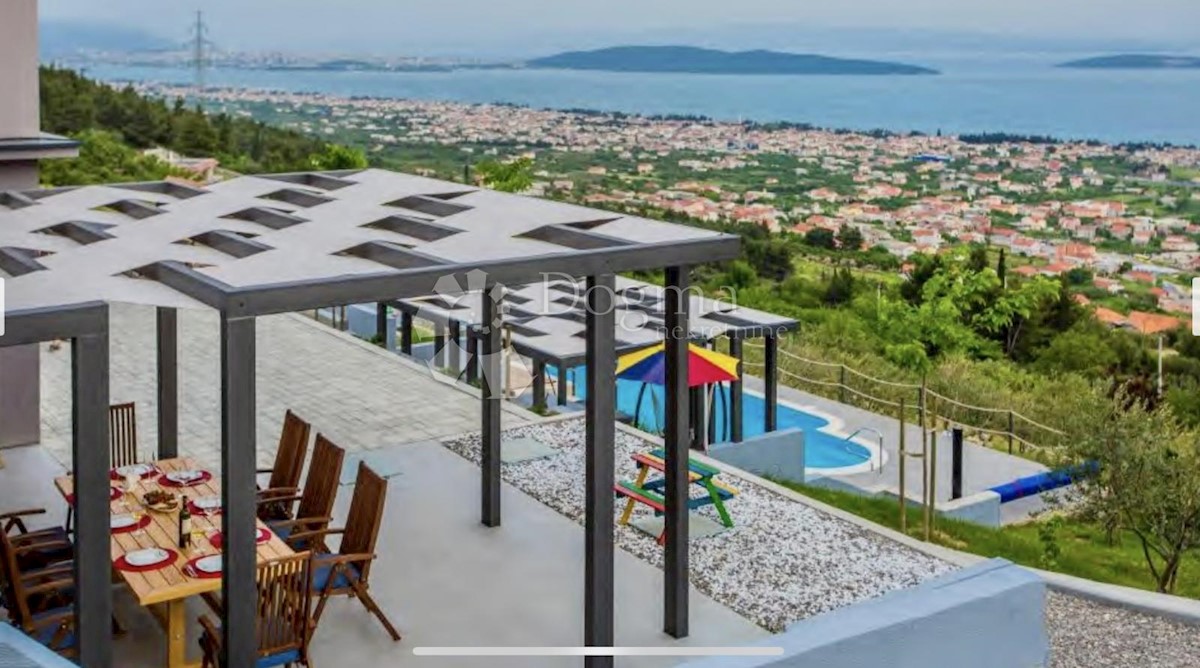 Haus Zu verkaufen - SPLITSKO-DALMATINSKA  KAŠTELA 