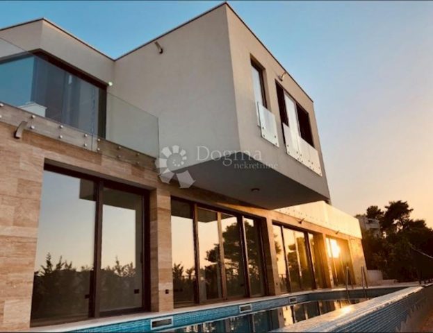 Hiša na predaj 332 m² – Okrug Donji
