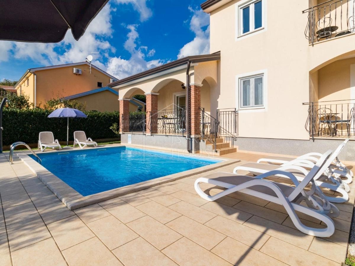 Haus Zu verkaufen - ISTARSKA  POREČ 