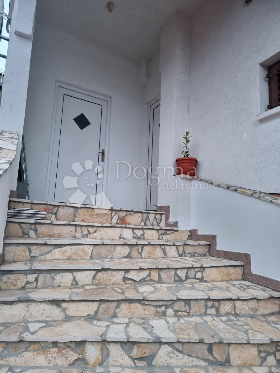 Stan Na prodaju - ŠIBENSKO-KNINSKA  VODICE 