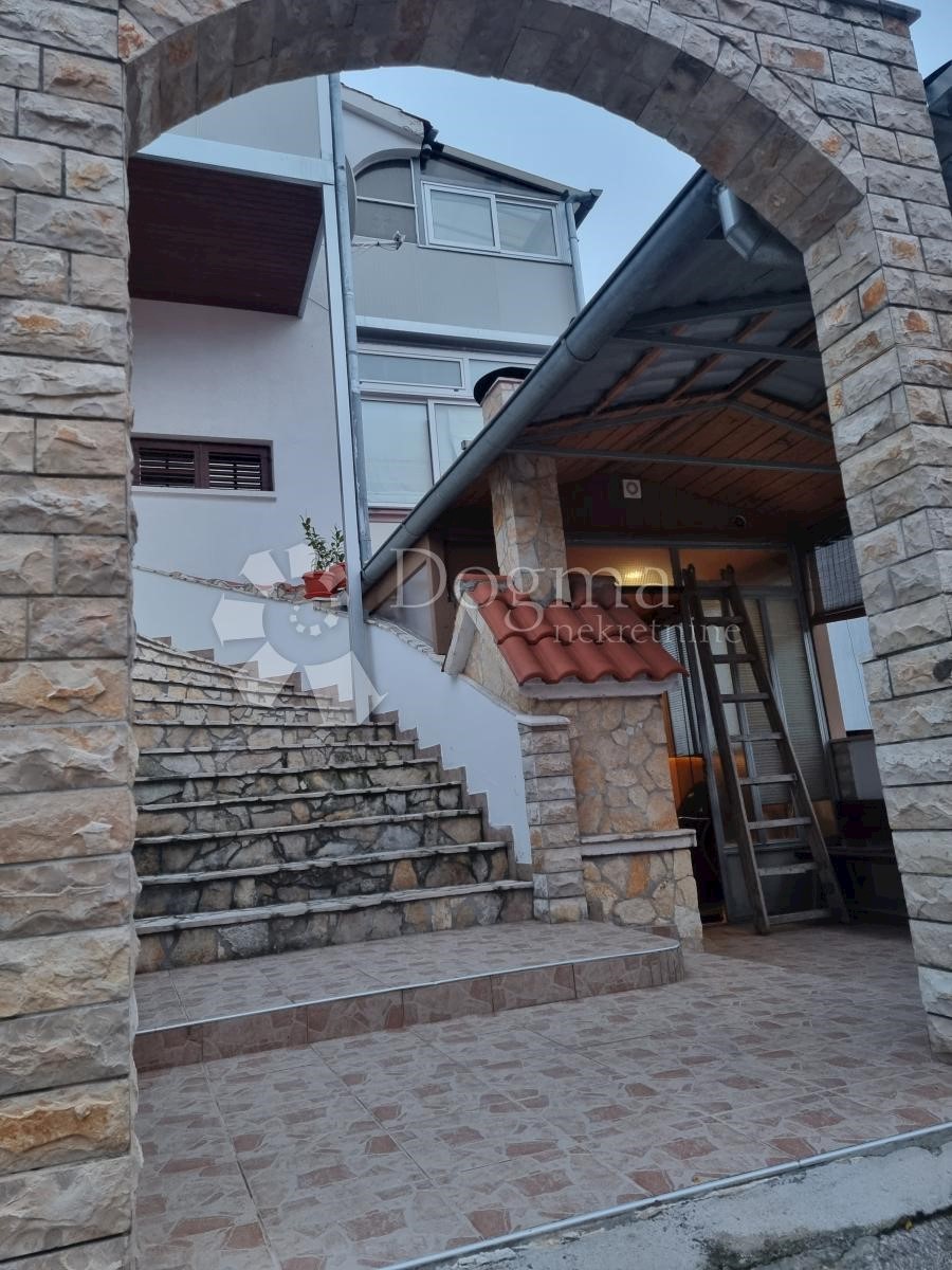 Stan Na prodaju - ŠIBENSKO-KNINSKA  VODICE 