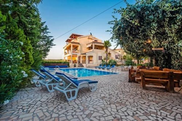 Kuća na prodaju 500 m² – Poreč
