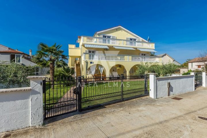 Kuća na prodaju 681 m² – Malinska