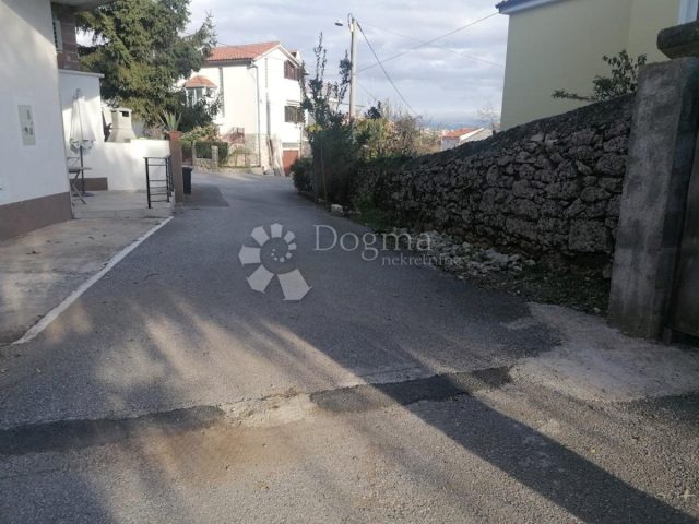 Parcela za najem 850 m² – Pobri