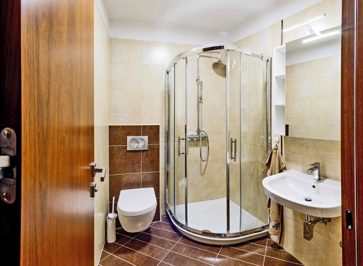 Apartma Na predaj - PRIMORSKO-GORANSKA  KRK 
