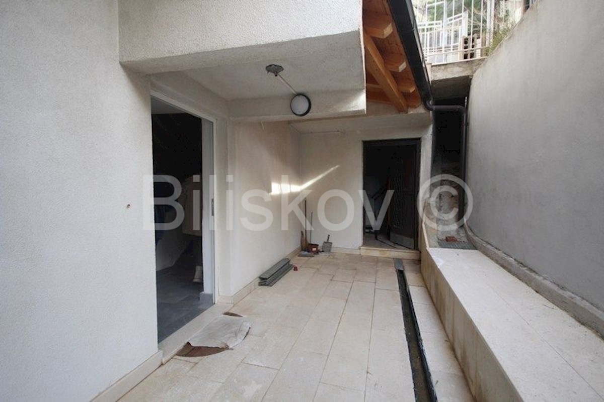 House For sale - SPLITSKO-DALMATINSKA  PODSTRANA 