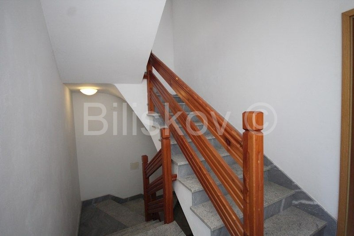 House For sale - SPLITSKO-DALMATINSKA  PODSTRANA 