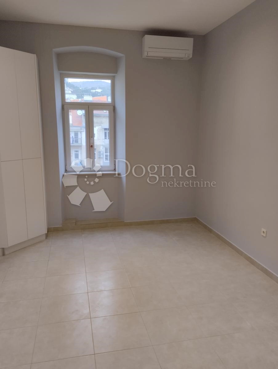 Lokal użytkowy Do wynajęcia - PRIMORSKO-GORANSKA  RIJEKA 