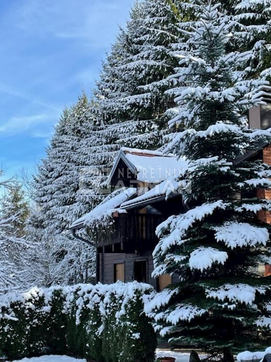 Kuća Na prodaju - LIČKO-SENJSKA  PLITVIČKA JEZERA 