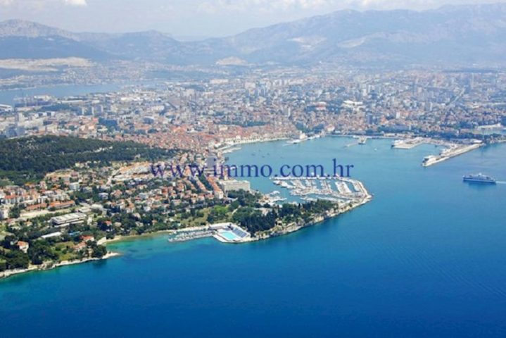 Poslovni prostor na prodaju 198 m² – Split