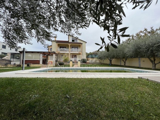 Maison à vendre 550 m² – Umag
