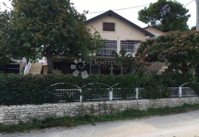Casa in vendita 150 m² – Donji Karin