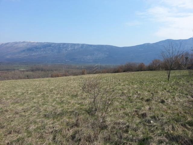 Zemljište na prodaju 23045 m² – Kršan