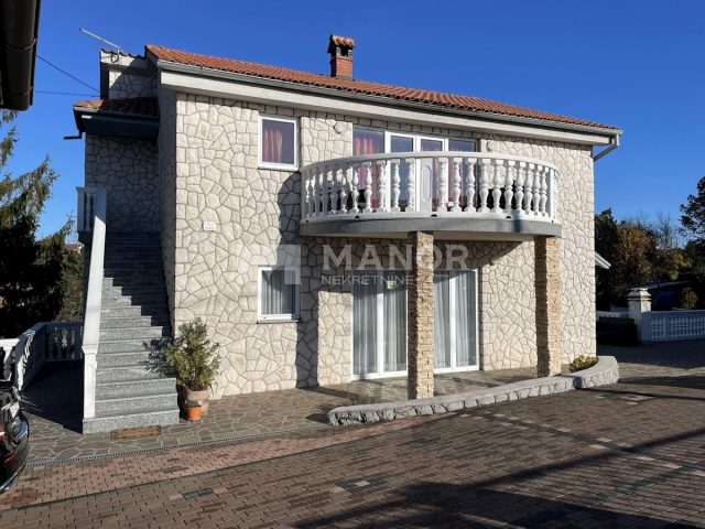 Kuća na prodaju 392 m² – Bregi