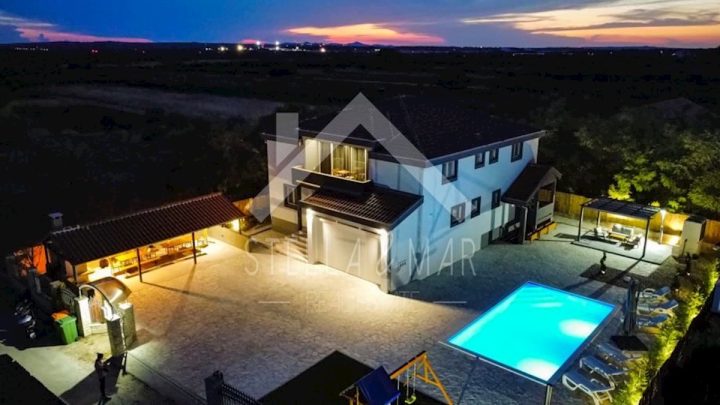 Casa in vendita 400 m² – Zemunik Donji