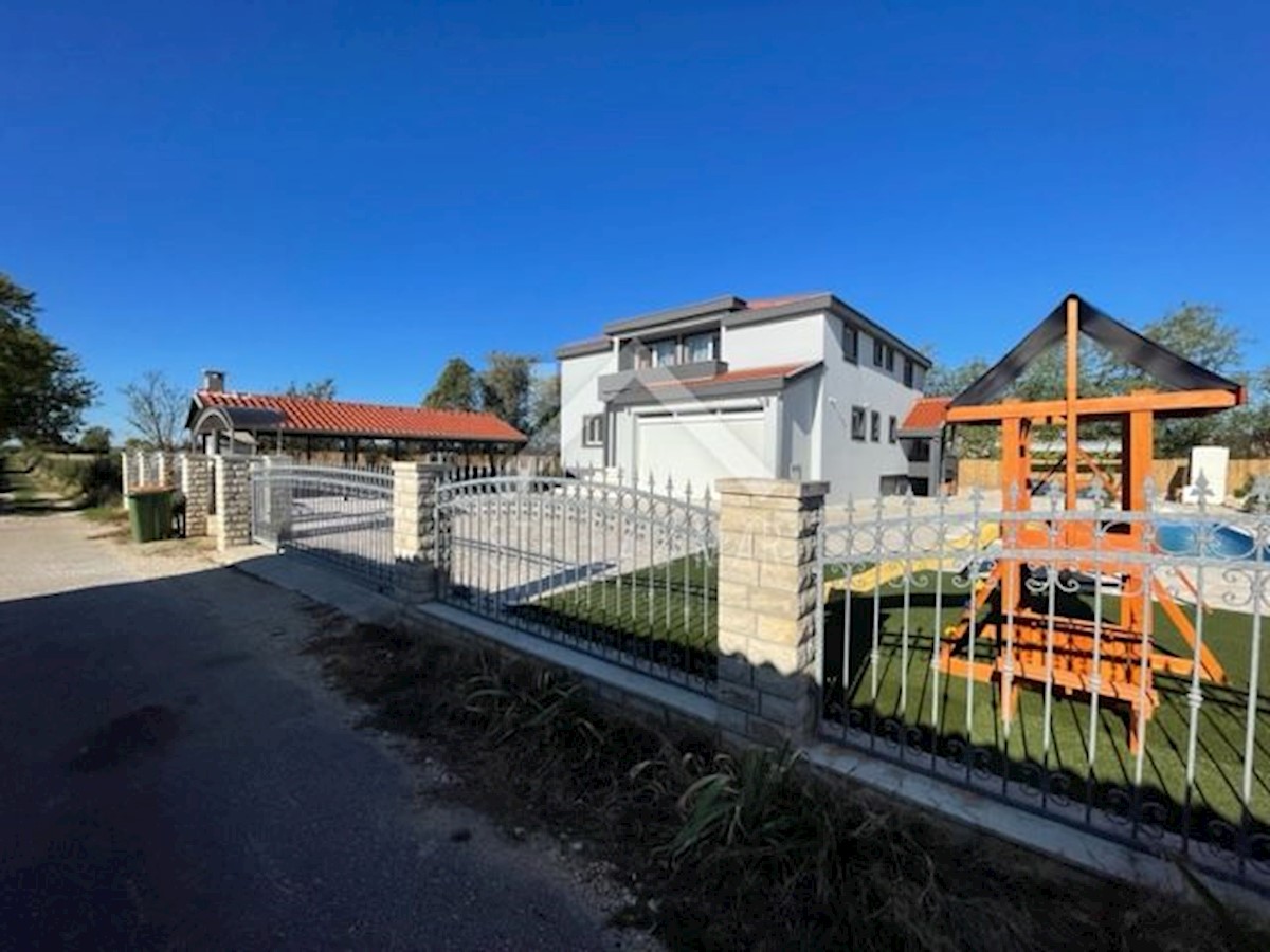 Haus Zu verkaufen - ZADARSKA  ZEMUNIK DONJI 