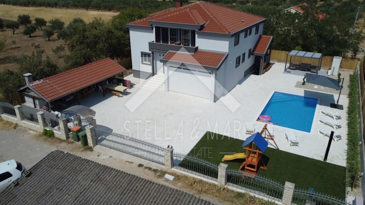 Haus Zu verkaufen - ZADARSKA  ZEMUNIK DONJI 