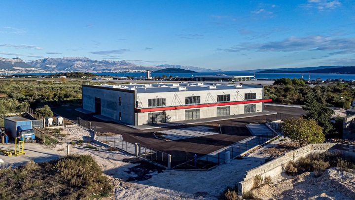 Business premises for rent 2000 m² – Plano