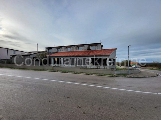 Poslovni prostor na prodaju 855 m² – Nin