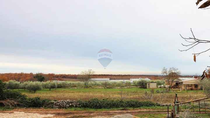 Land for sale 420 m² – Višnjan