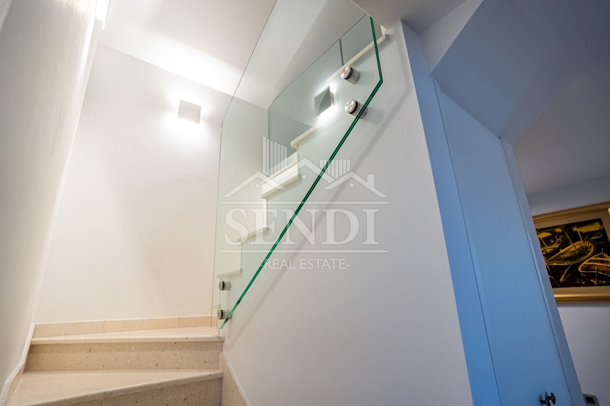 Apartmán Na prodej - PRIMORSKO-GORANSKA  CRES 