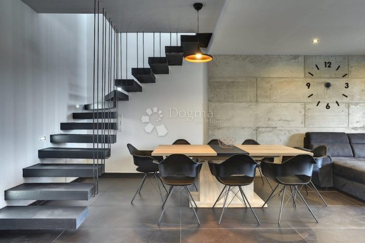 Flat for sale 111 m² – Pula