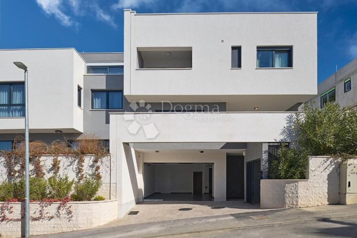 House for sale 337 m² – Podstrana