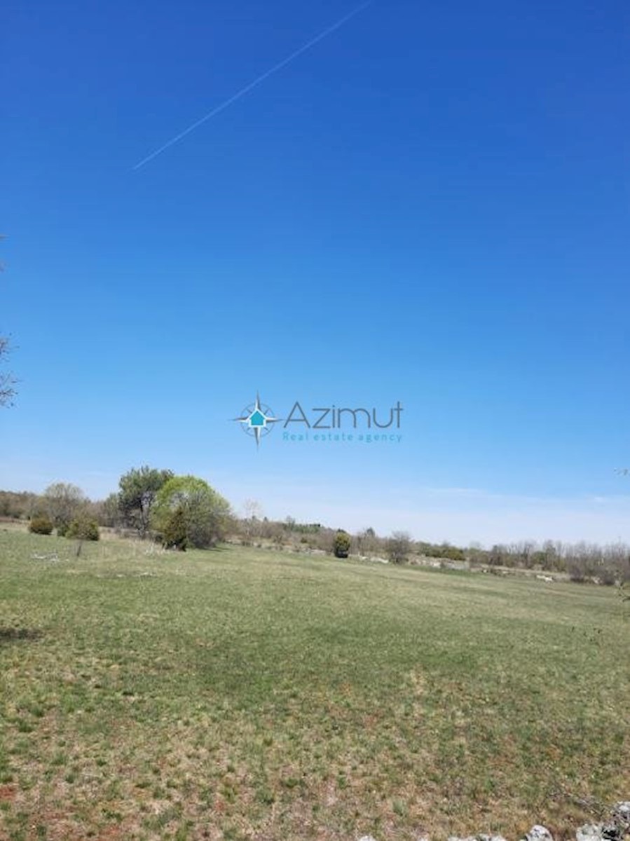 Land For sale - ISTARSKA  MARČANA 