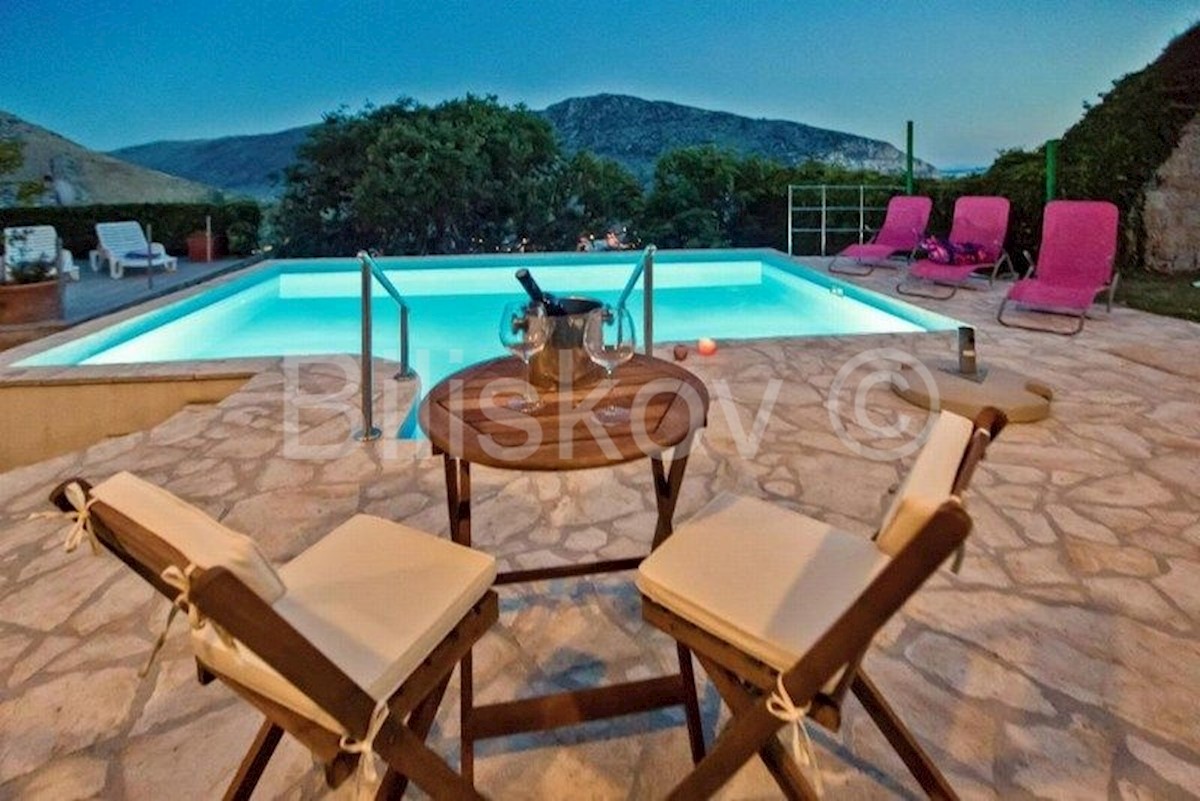 House For sale - SPLITSKO-DALMATINSKA  SPLIT 