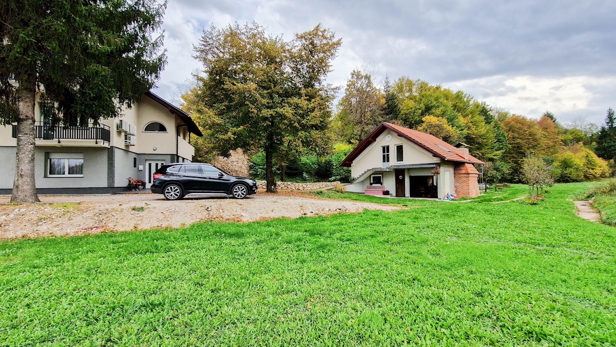 Casa In vendita - KARLOVAČKA  RAKOVICA 