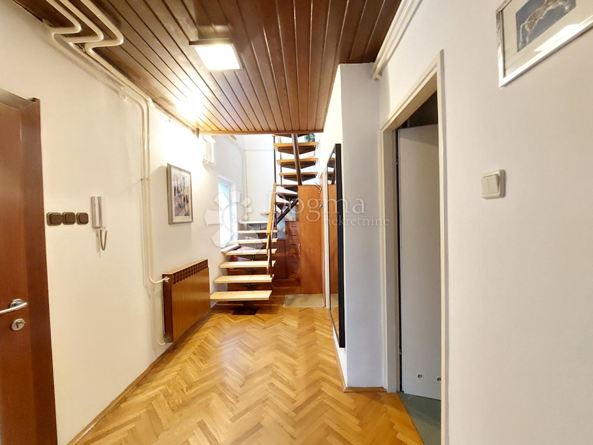 Casa In vendita - GRAD ZAGREB  ZAGREB 