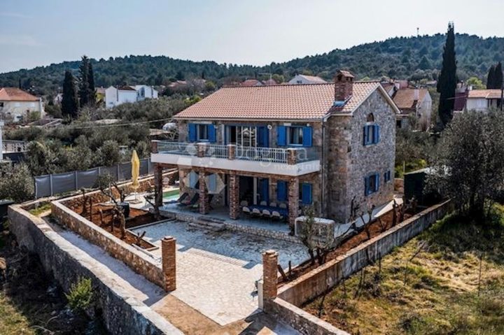 Kuća na prodaju 245 m² – Ždrelac