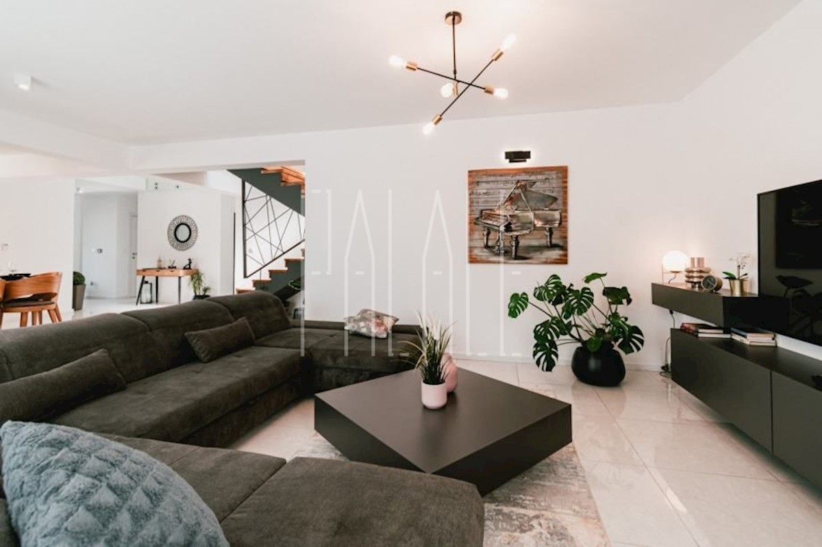 Casa In vendita - ŠIBENSKO-KNINSKA  ŠIBENIK 