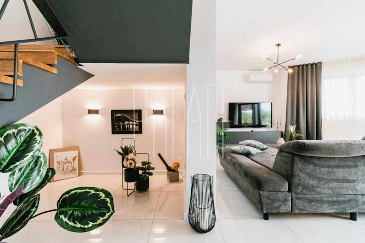 Casa In vendita - ŠIBENSKO-KNINSKA  ŠIBENIK 
