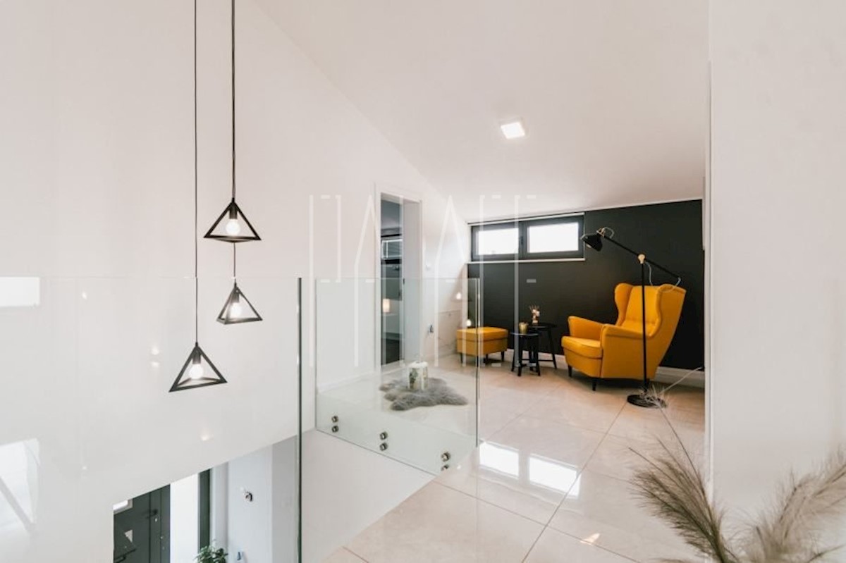 Casa In vendita - ŠIBENSKO-KNINSKA  ŠIBENIK 