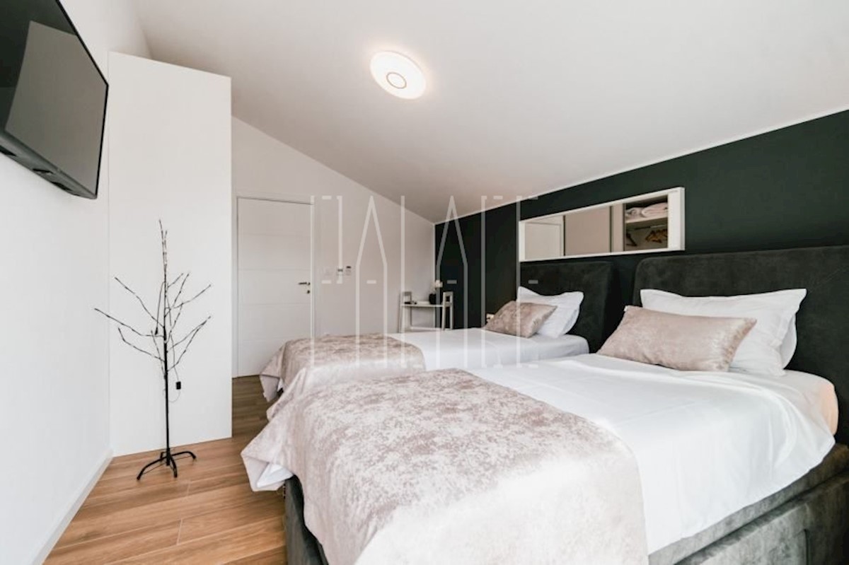 Casa In vendita - ŠIBENSKO-KNINSKA  ŠIBENIK 