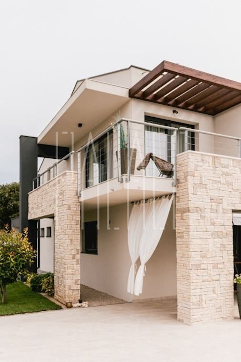 Casa In vendita - ŠIBENSKO-KNINSKA  ŠIBENIK 